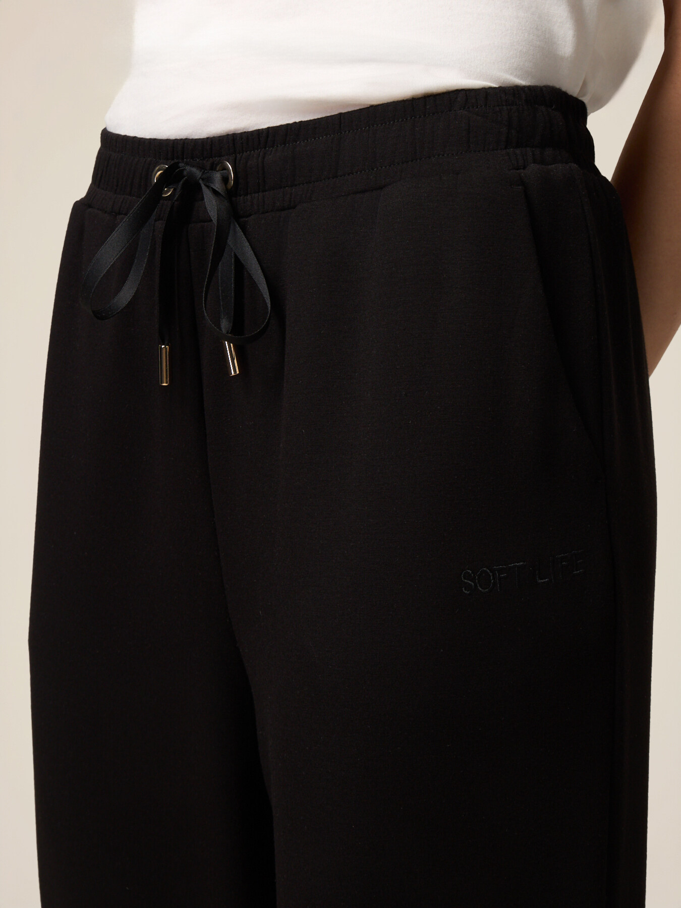 Pantalones de ch&aacute;ndal de jersey suave al tacto image number 2