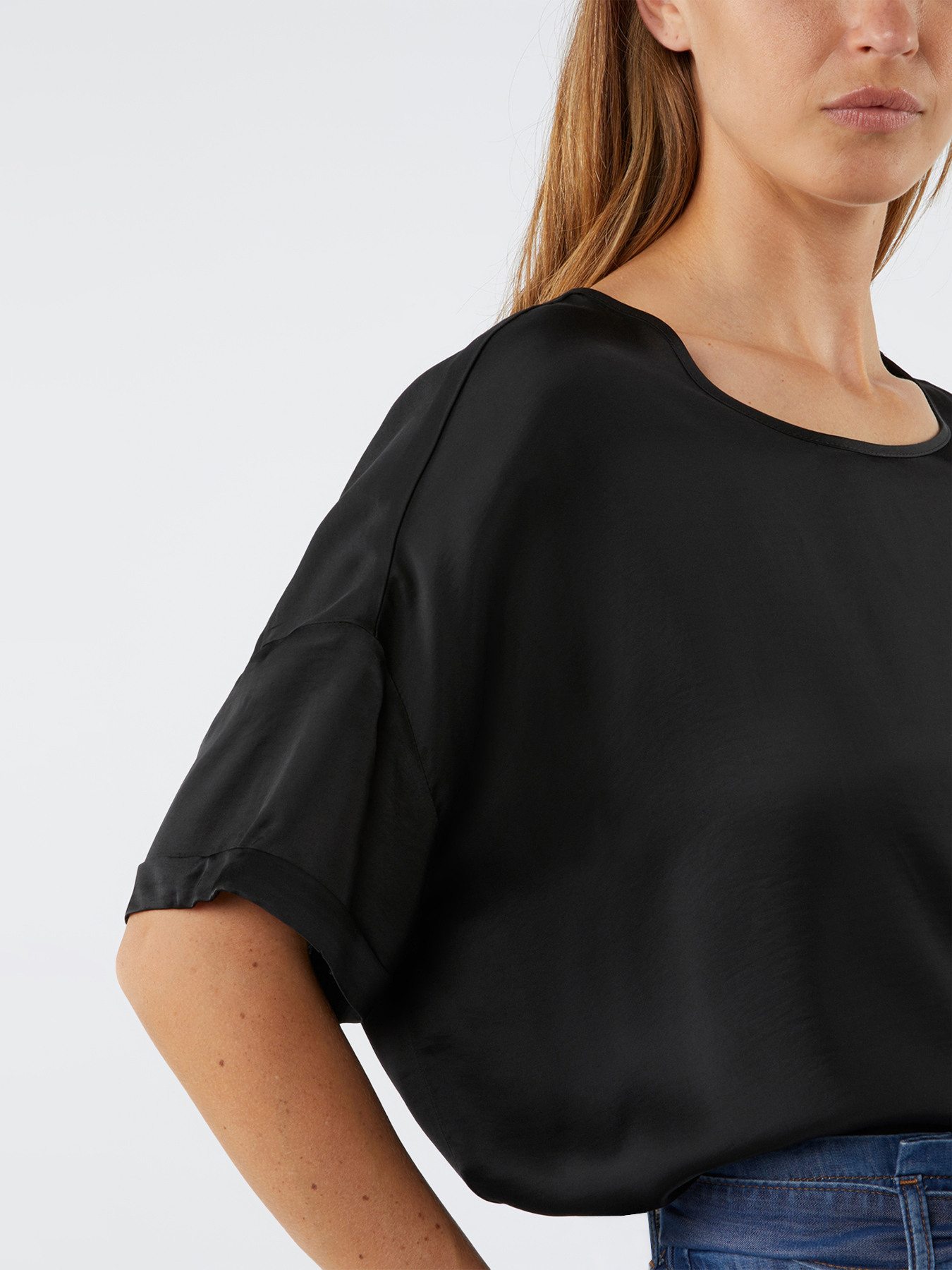 T-shirt over in jersey image number 2