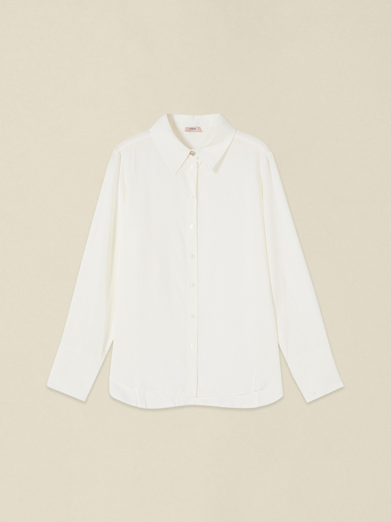 Camisa de viscosa con botones joya