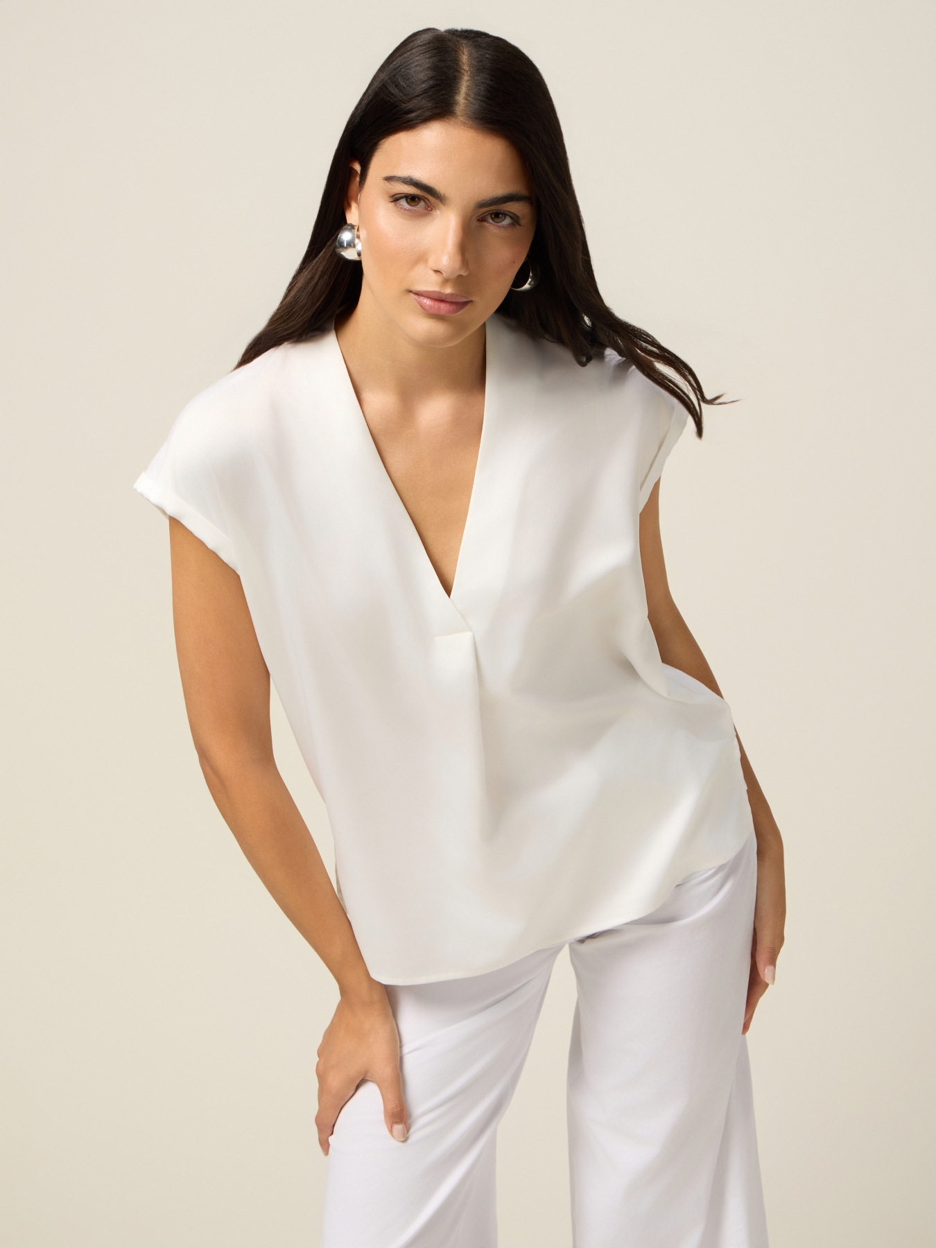 Two-material V-neck T-shirt image number 0