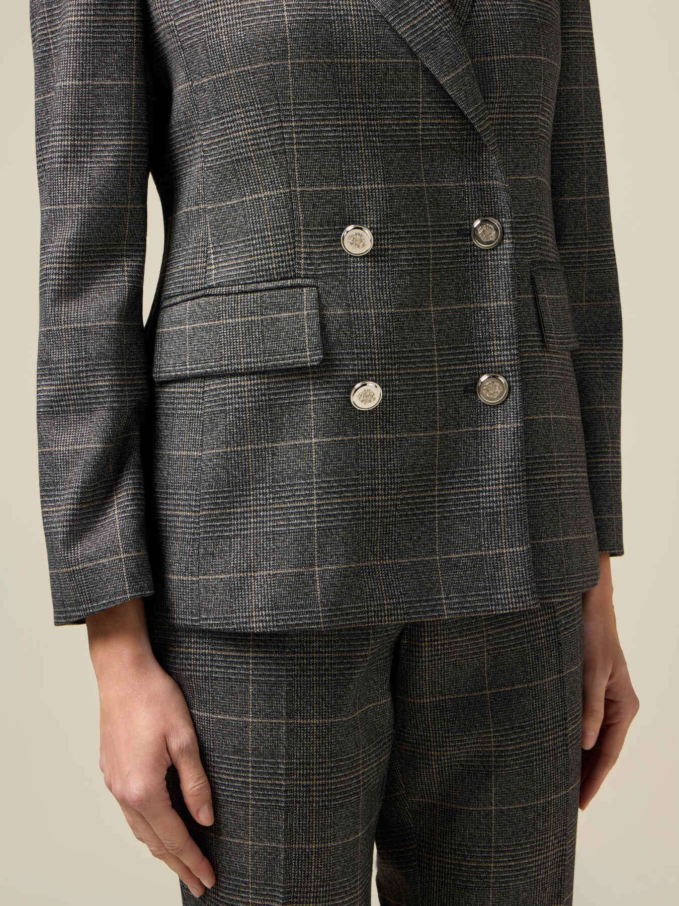 Blazer &icirc;n carouri cu două r&acirc;nduri de nasturi image number 2