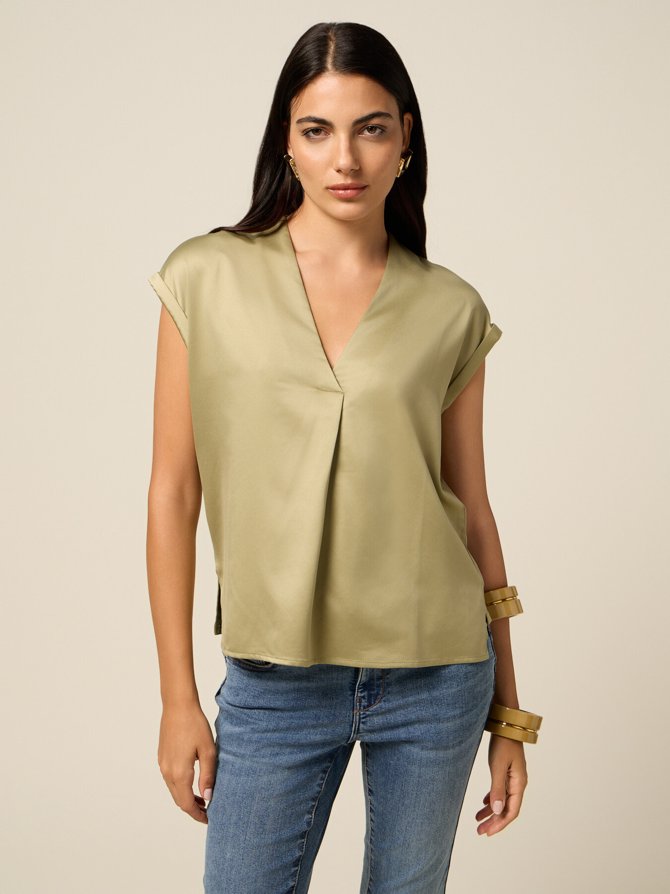 Two-material V-neck T-shirt image number 0