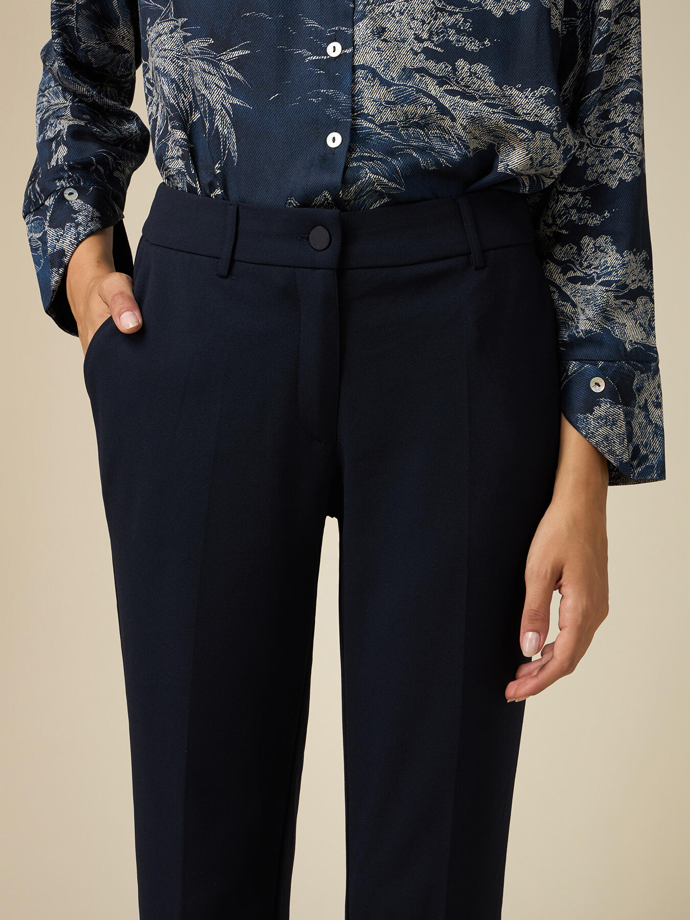 Pantaloni in tessuto scuba cr&ecirc;pe image number 2