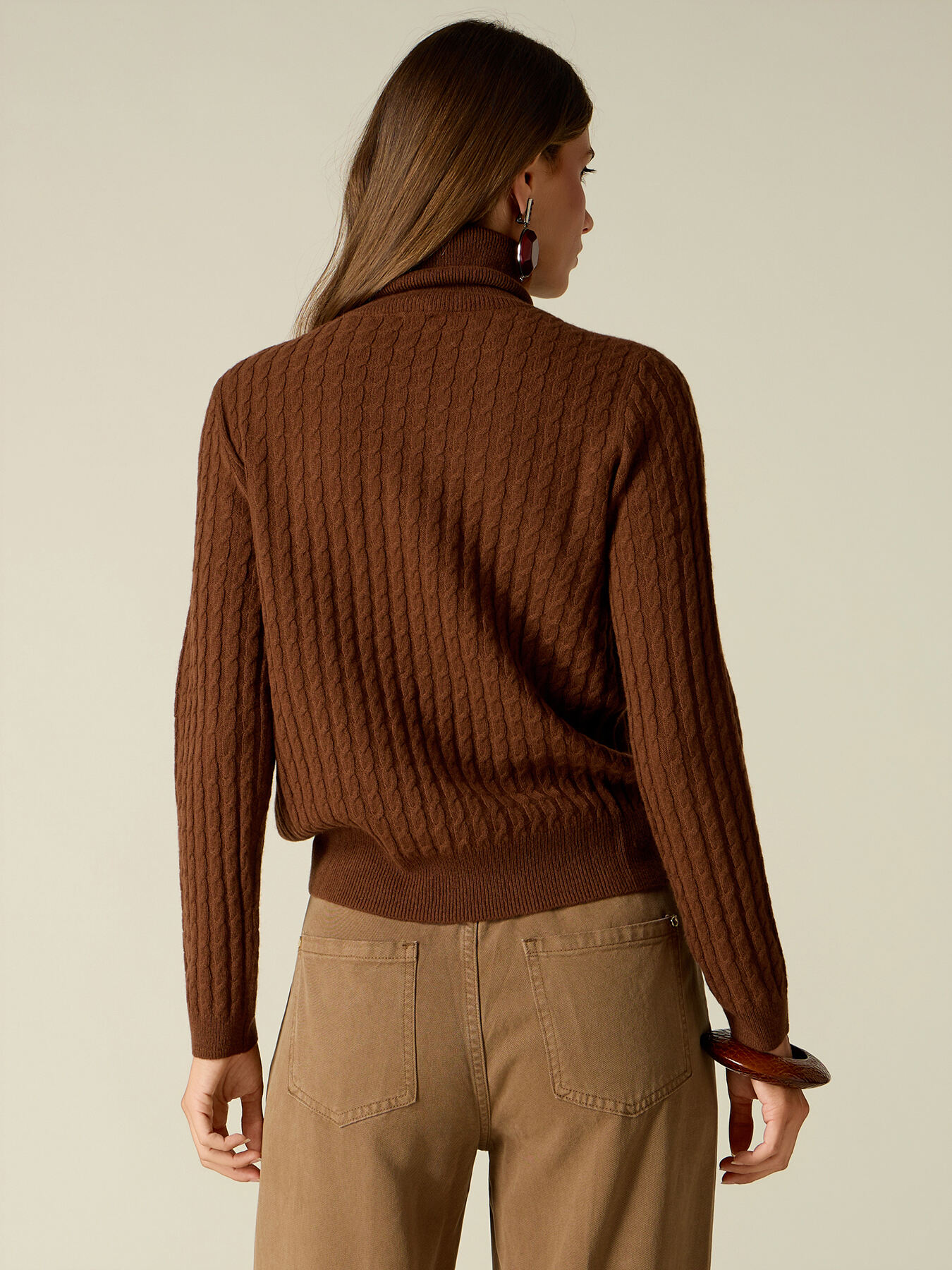 Rollkragenpullover aus Woll-/Kaschmirmischung mit Zopfmuster image number 1