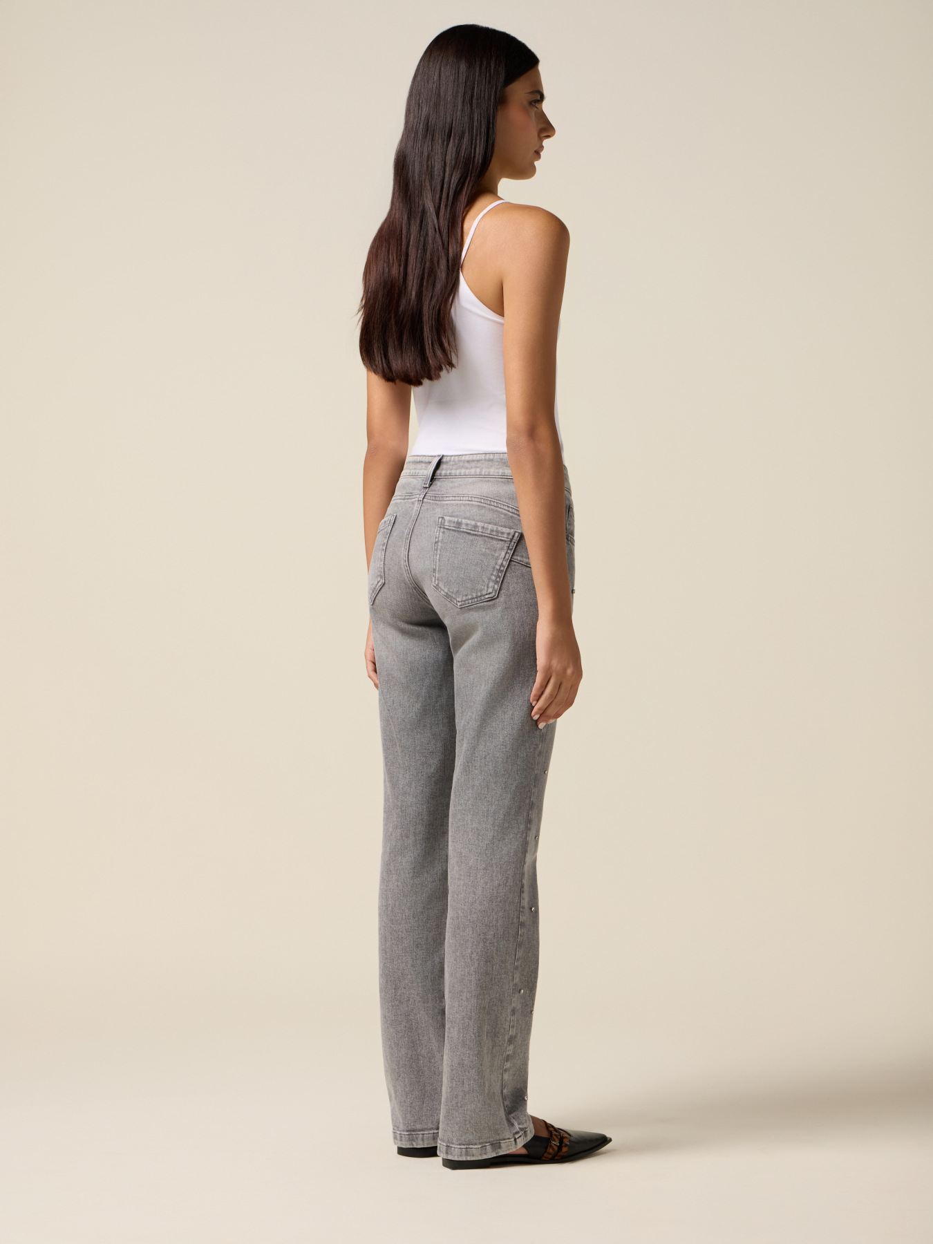 Regular jeans with patch pockets image number 1