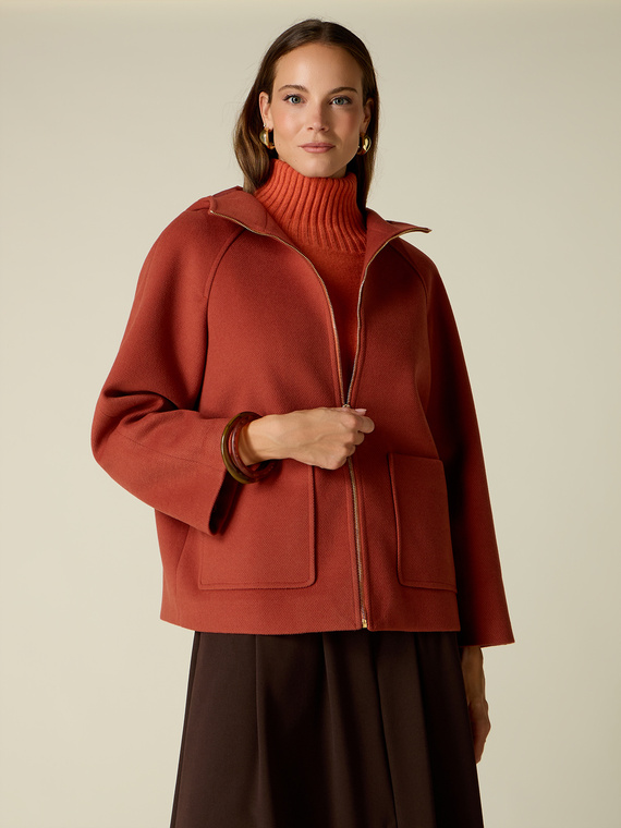 Chaquet&oacute;n con capucha y cremallera