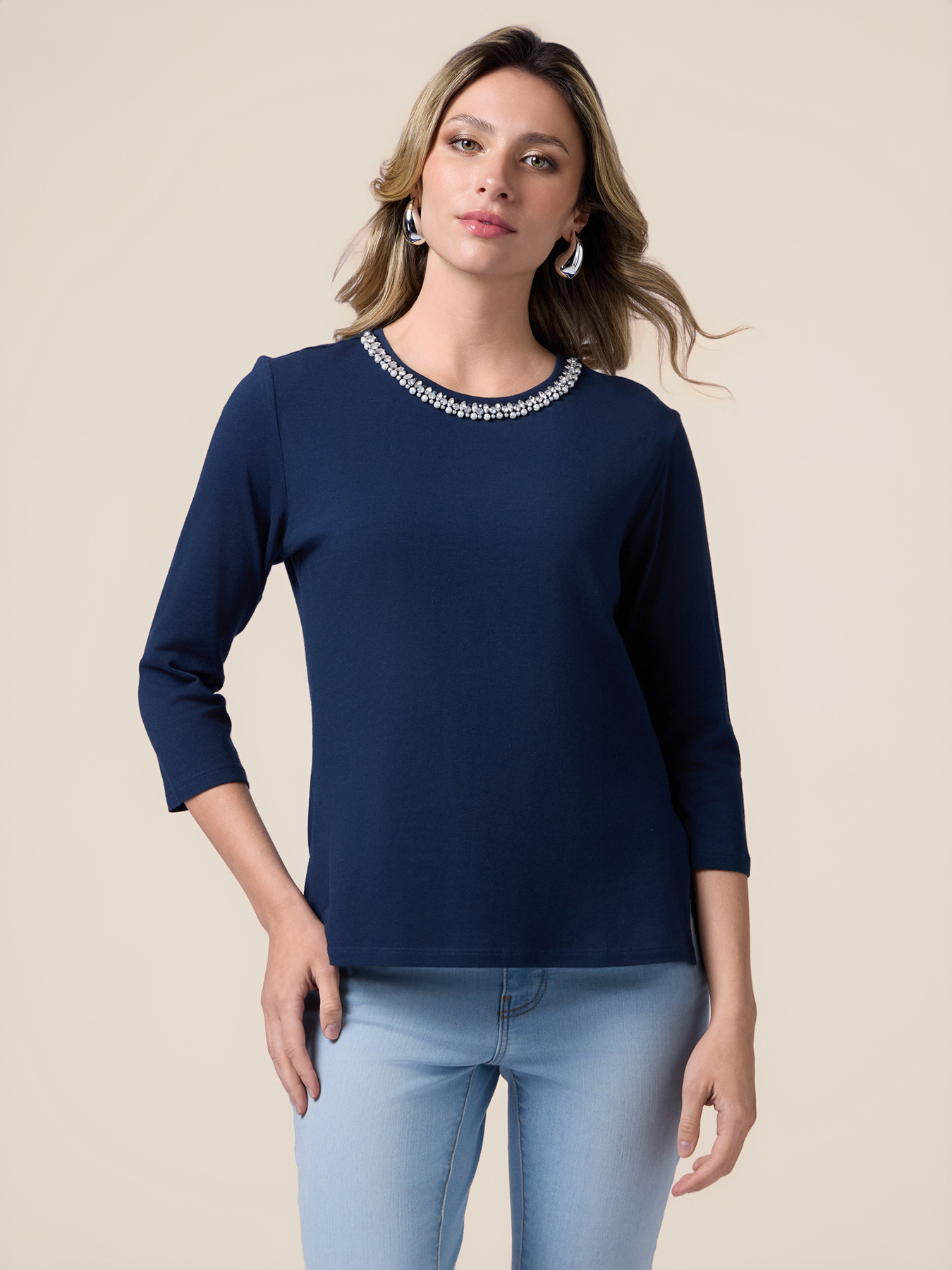 Tricou cu m&acirc;neci trei sferturi și broderie cu bijuterii image number 0