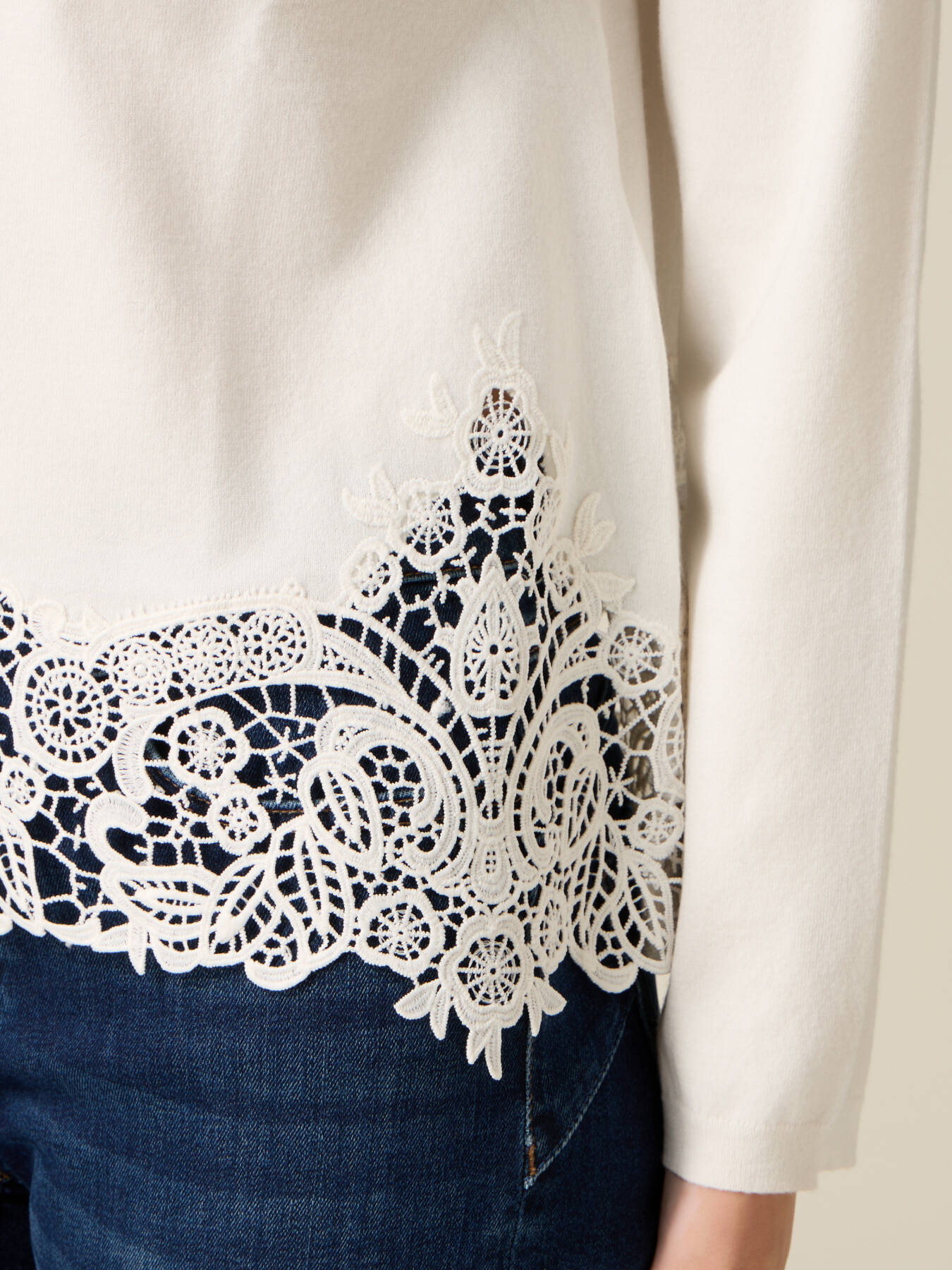 Maglia misto viscosa con inserto in pizzo image number 2