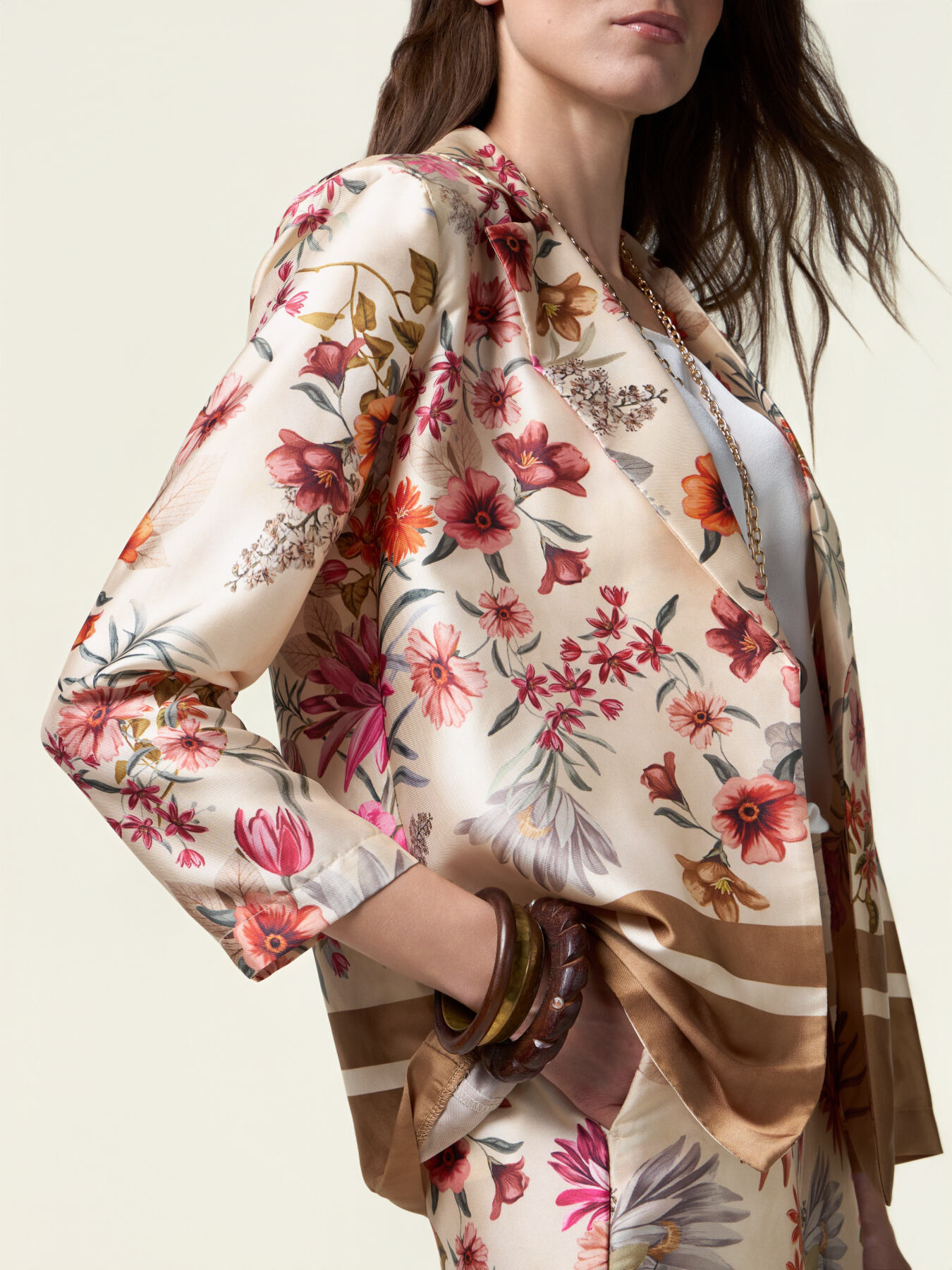 Chaqueta de sat&eacute;n estampada image number 2