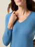 Pull en m&eacute;lange de viscose avec col en V image number 2