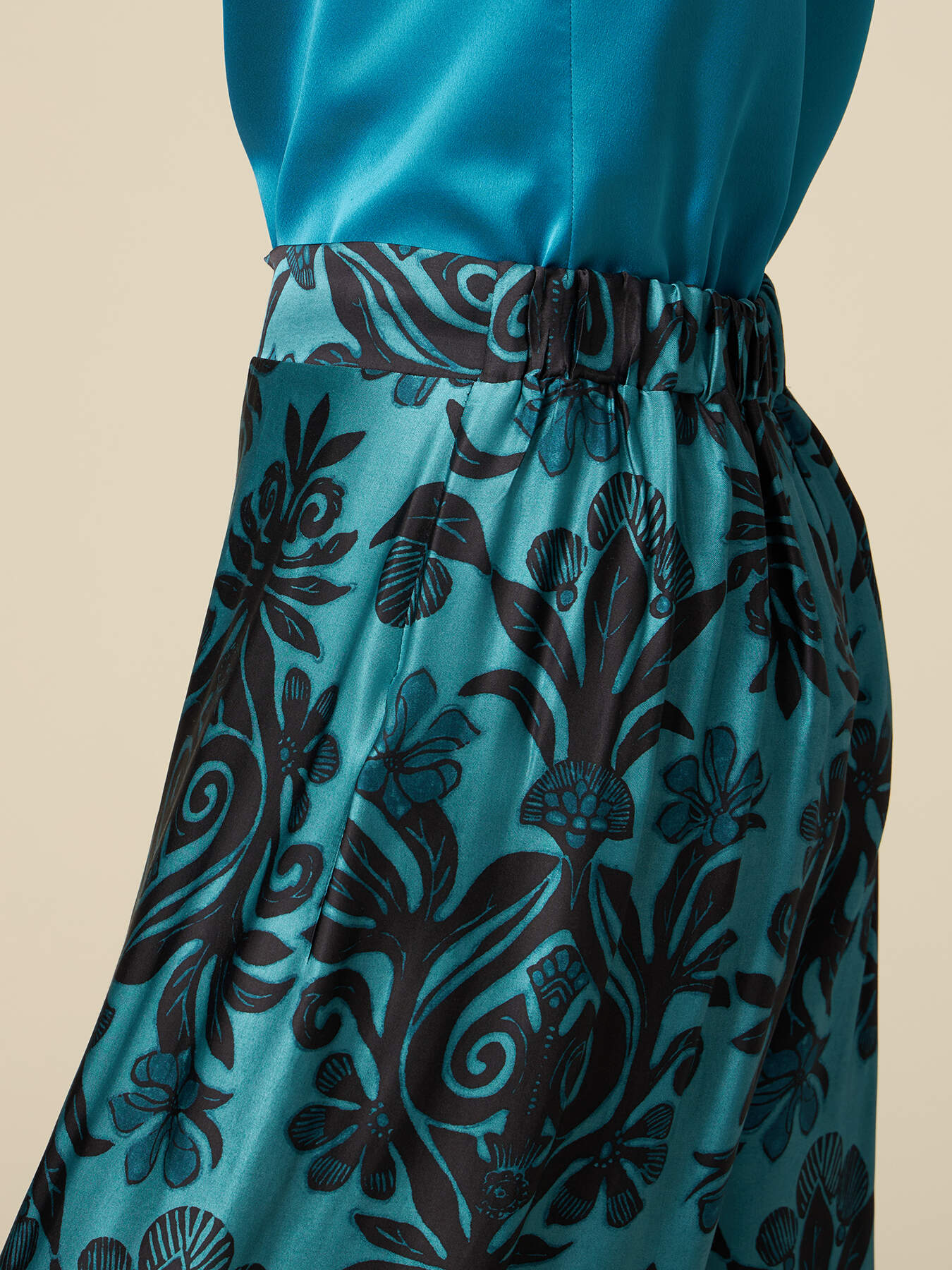 Pantalon large en satin de viscose respectueux de l&rsquo;environnement image number 2