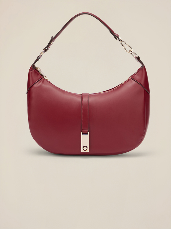 Bandolera con cremallera y colgante met&aacute;lico