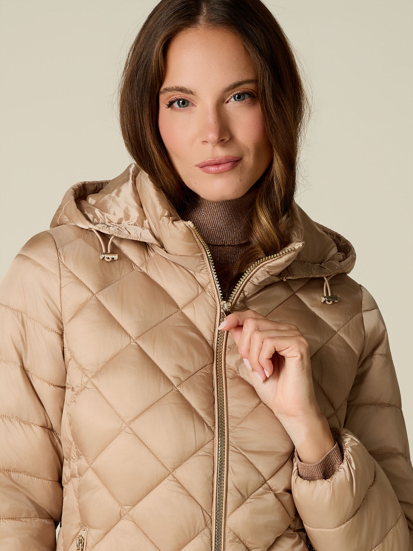 Leichte Daunenjacke mit Kapuze image number 2