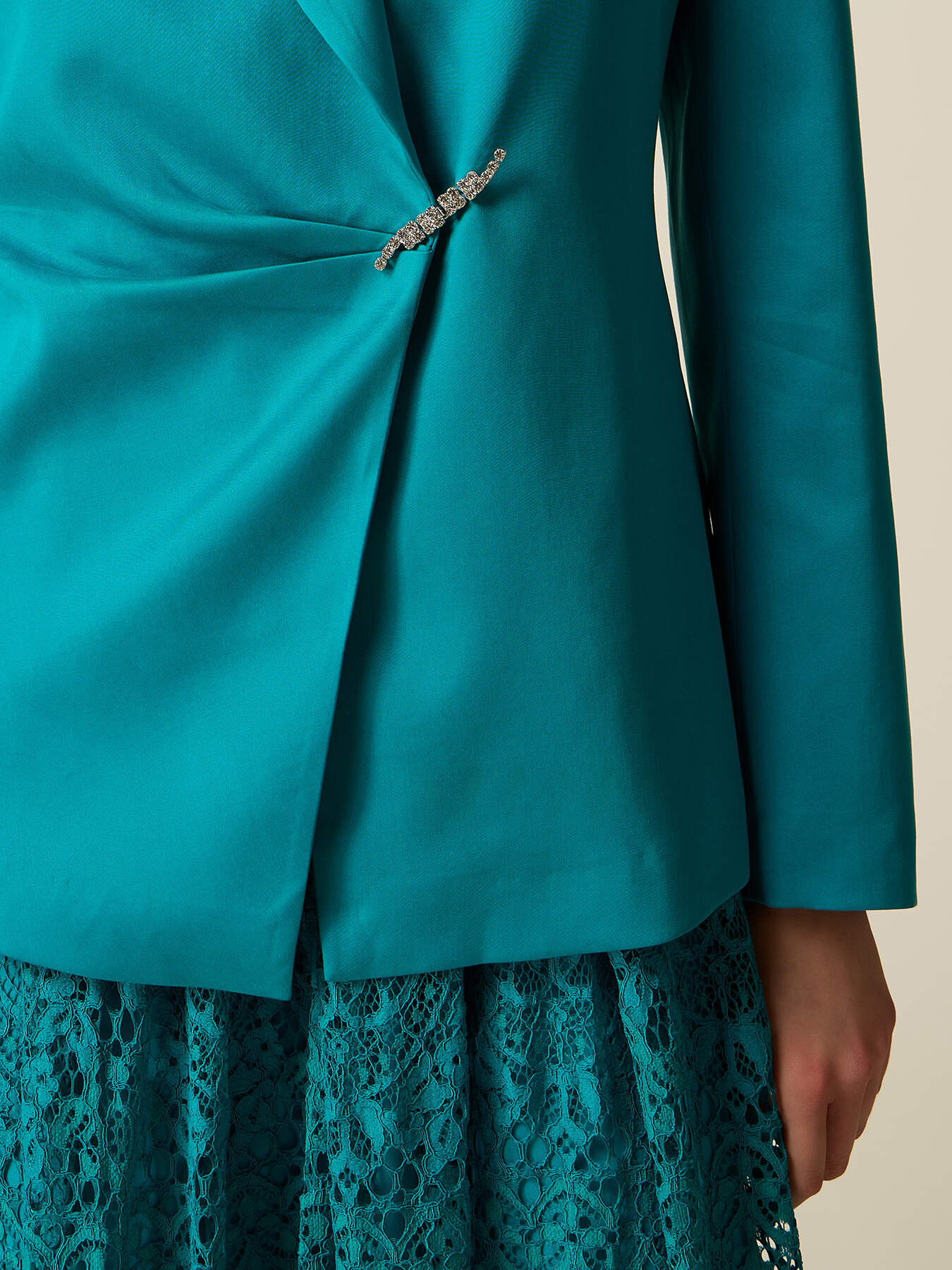 Lyocell blazer with jewel brooch image number 2