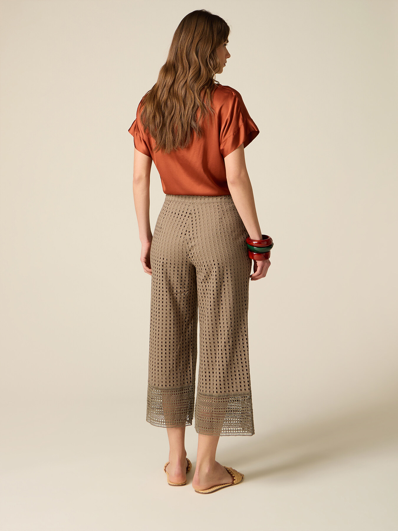 Pantaloni cropped traforati image number 1