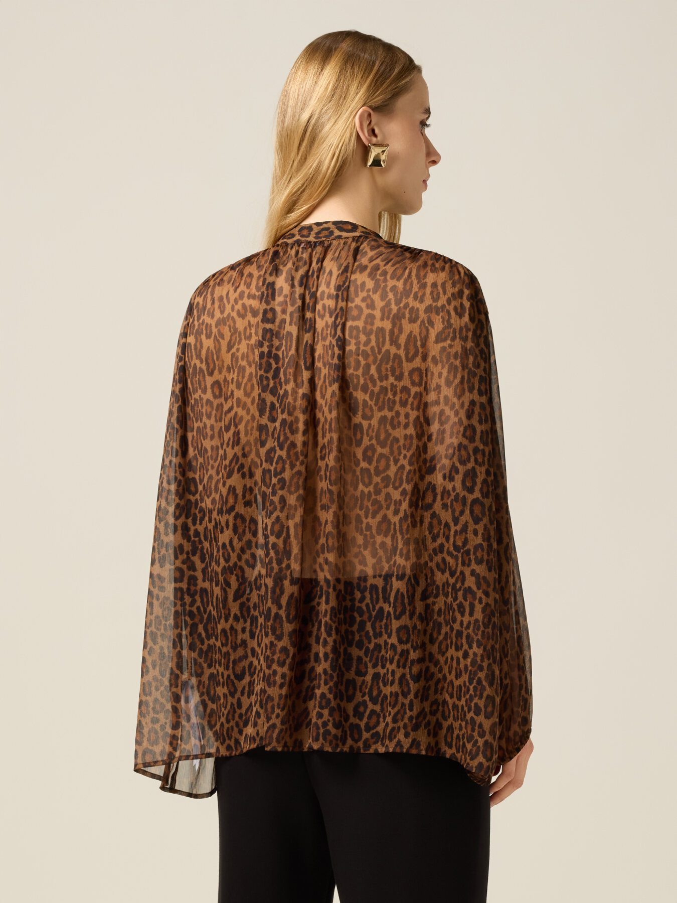Blouse imprim&eacute; animal avec volants image number 1