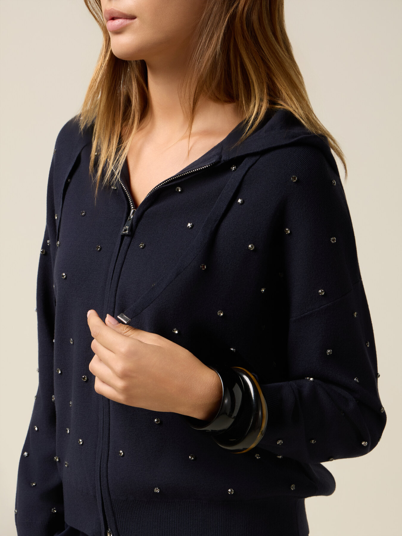 Cardigan con cappuccio e castoni image number 2