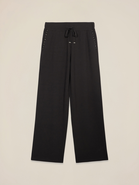 Knitted pants with gussets