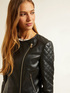 Chaqueta efecto piel con partes matelass&eacute; image number 2
