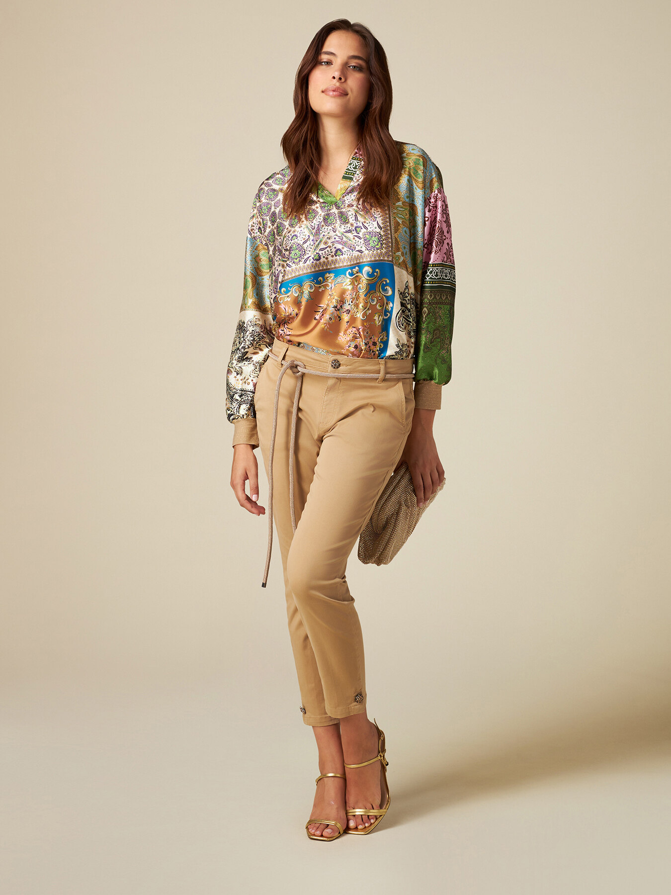 Pantalon chino avec d&eacute;tail bijou image number 0