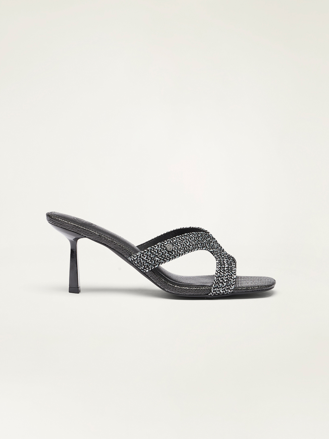 Mules crois&eacute;es image number 2