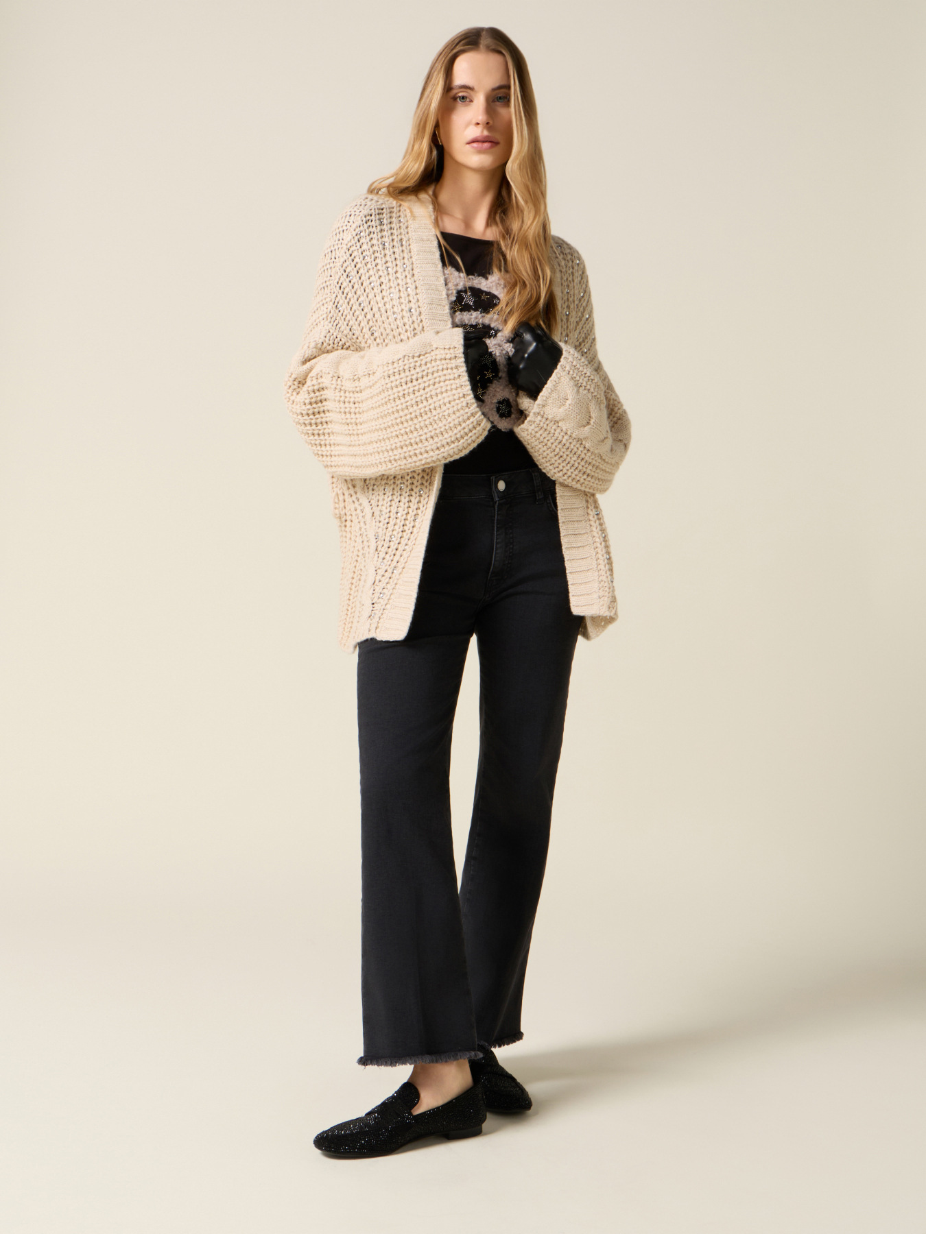 Jean flare noir avec ourlet effiloch&eacute; image number 0