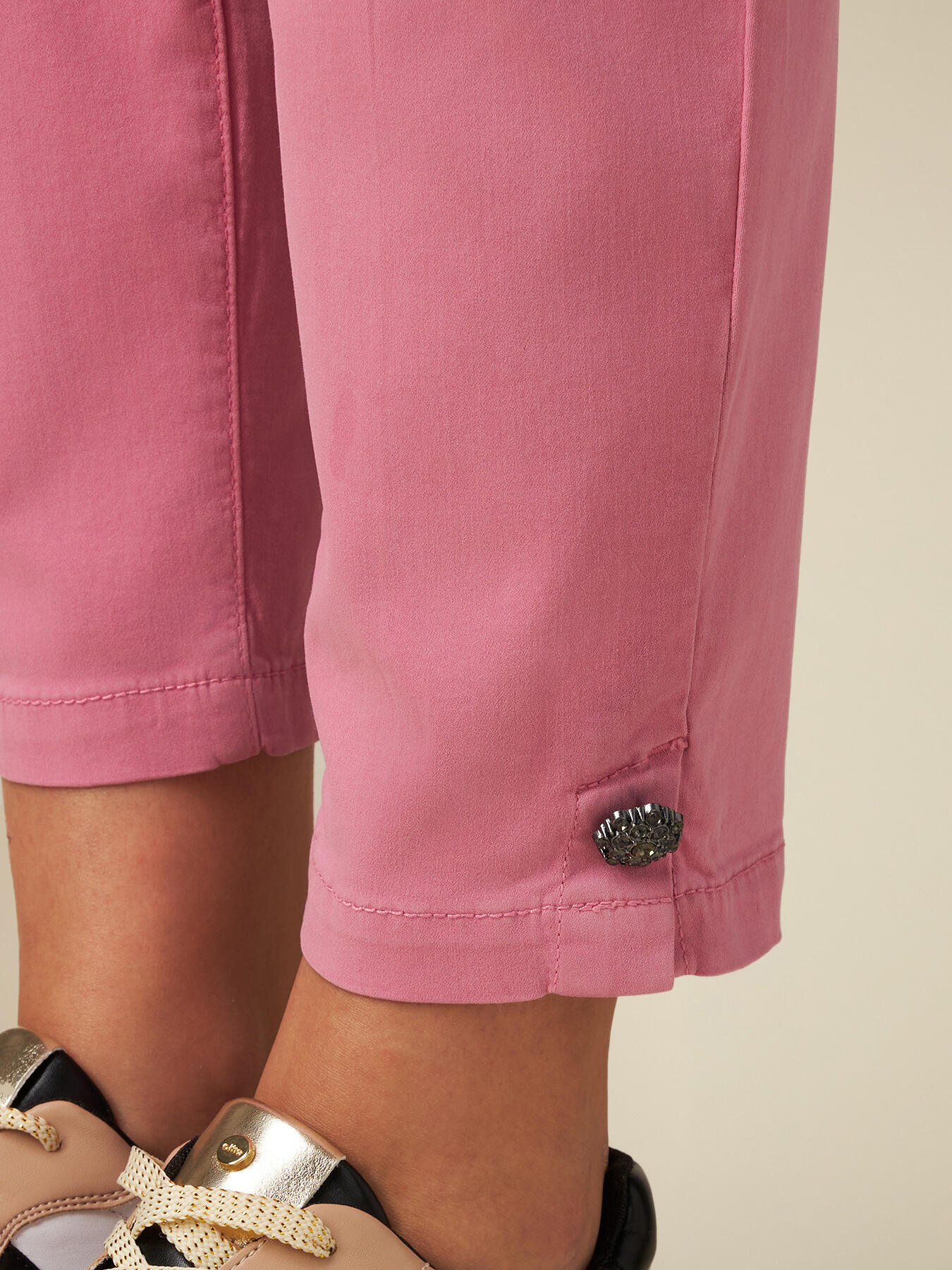 Pantaloni chino con dettaglio gioiello image number 2