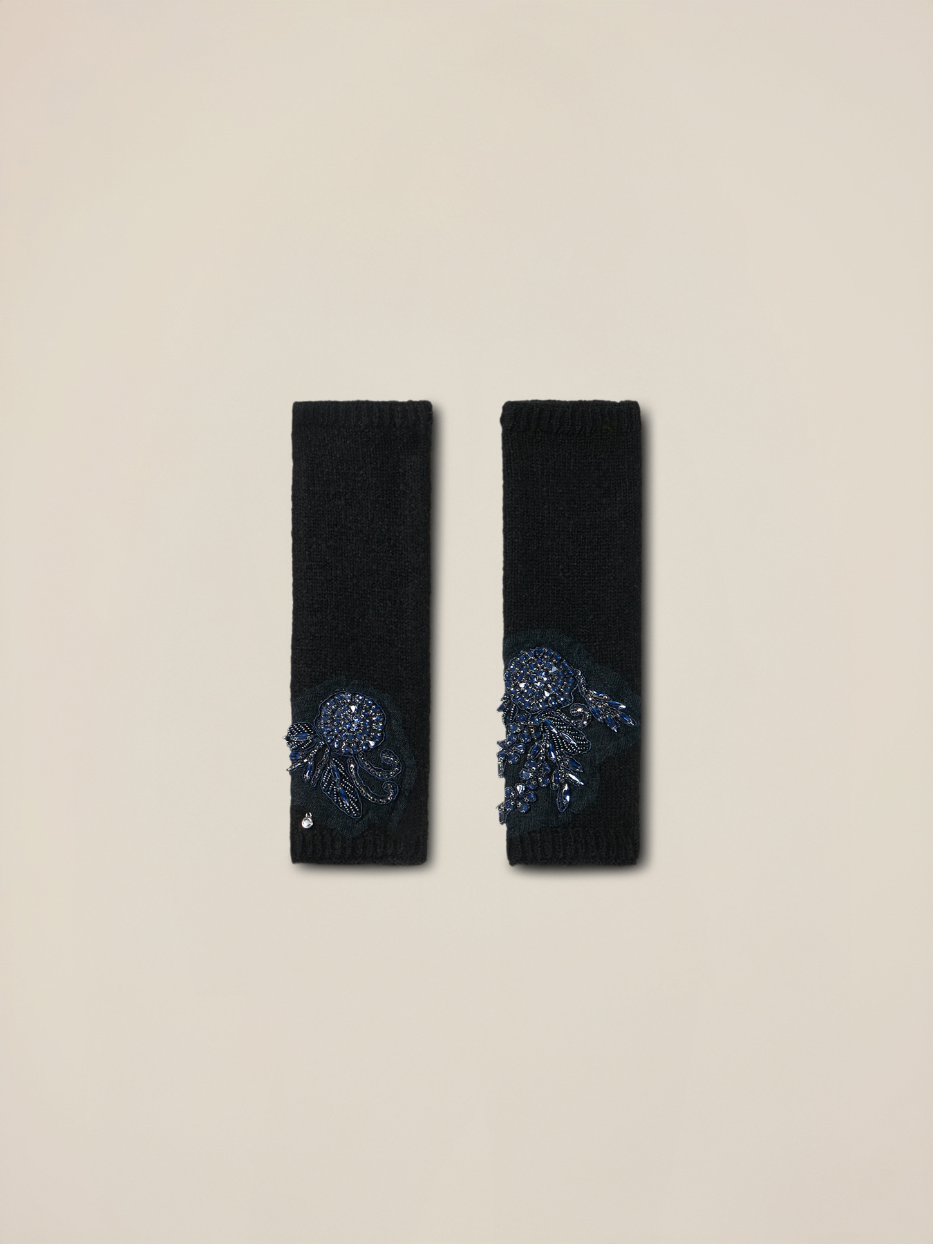 Manchettes en maille avec patch bijou image number 1