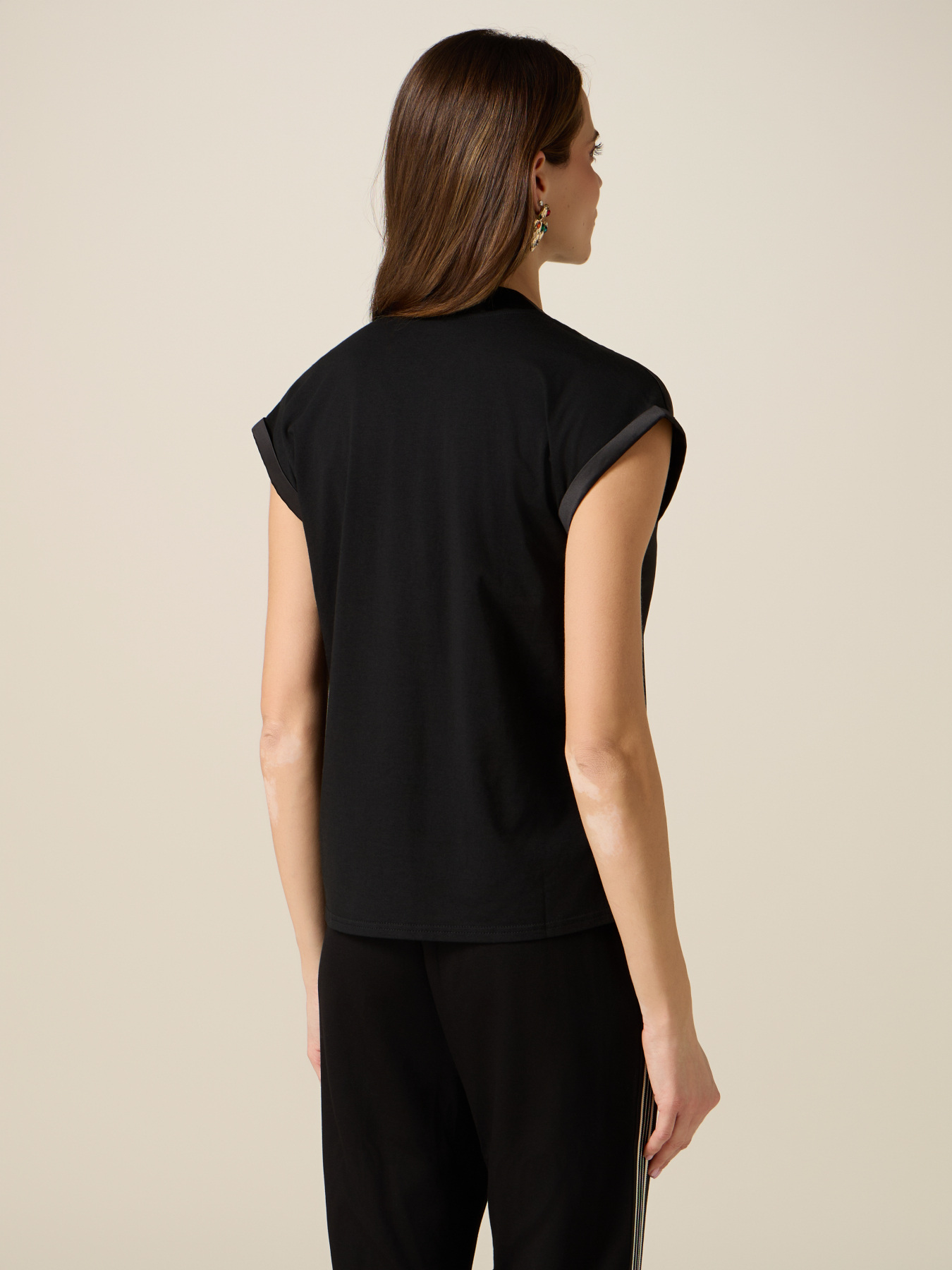 Zweistoff-T-Shirt mit V-Ausschnitt image number 2