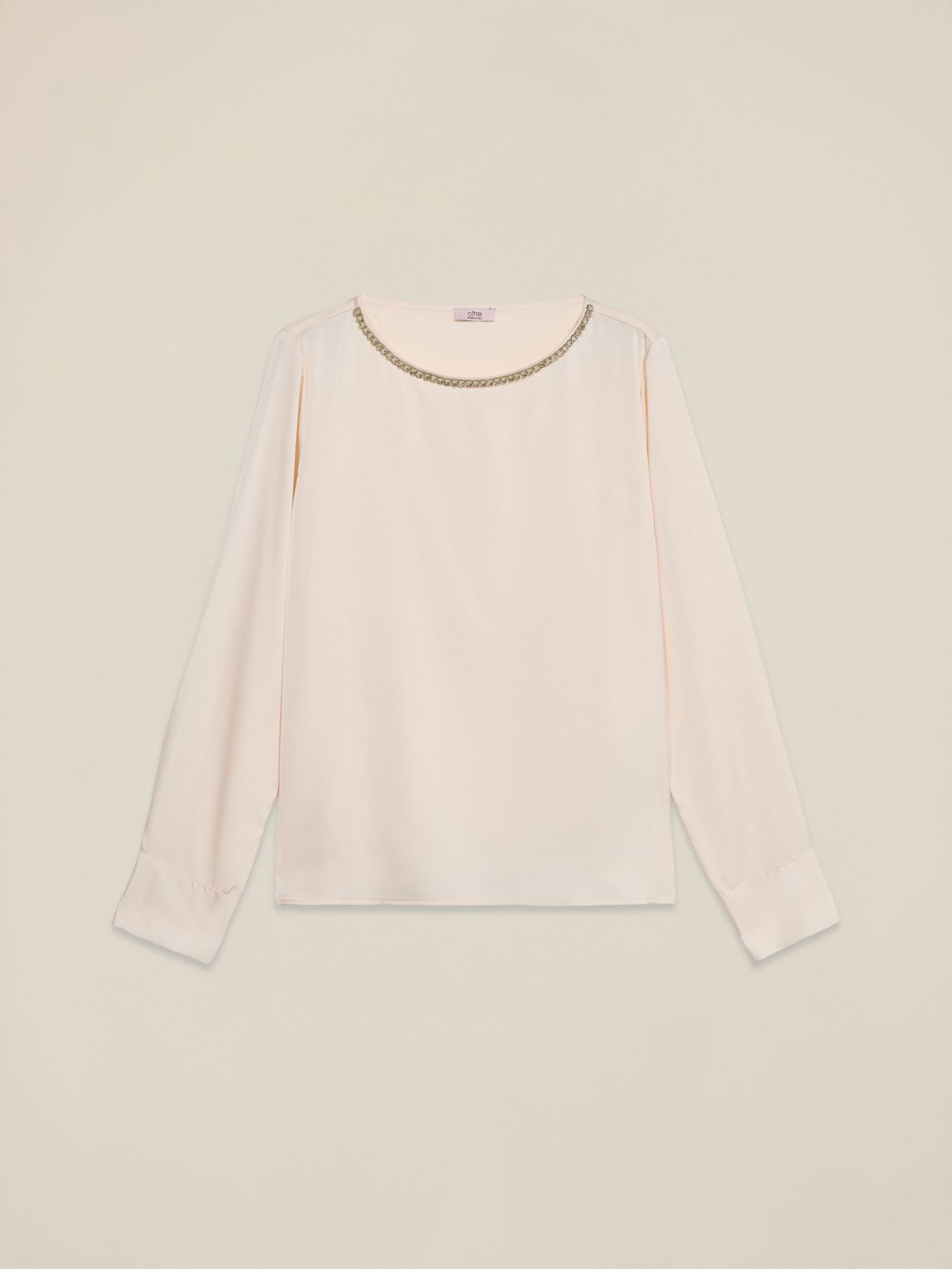 Blusa de sat&eacute;n con engastes image number 3