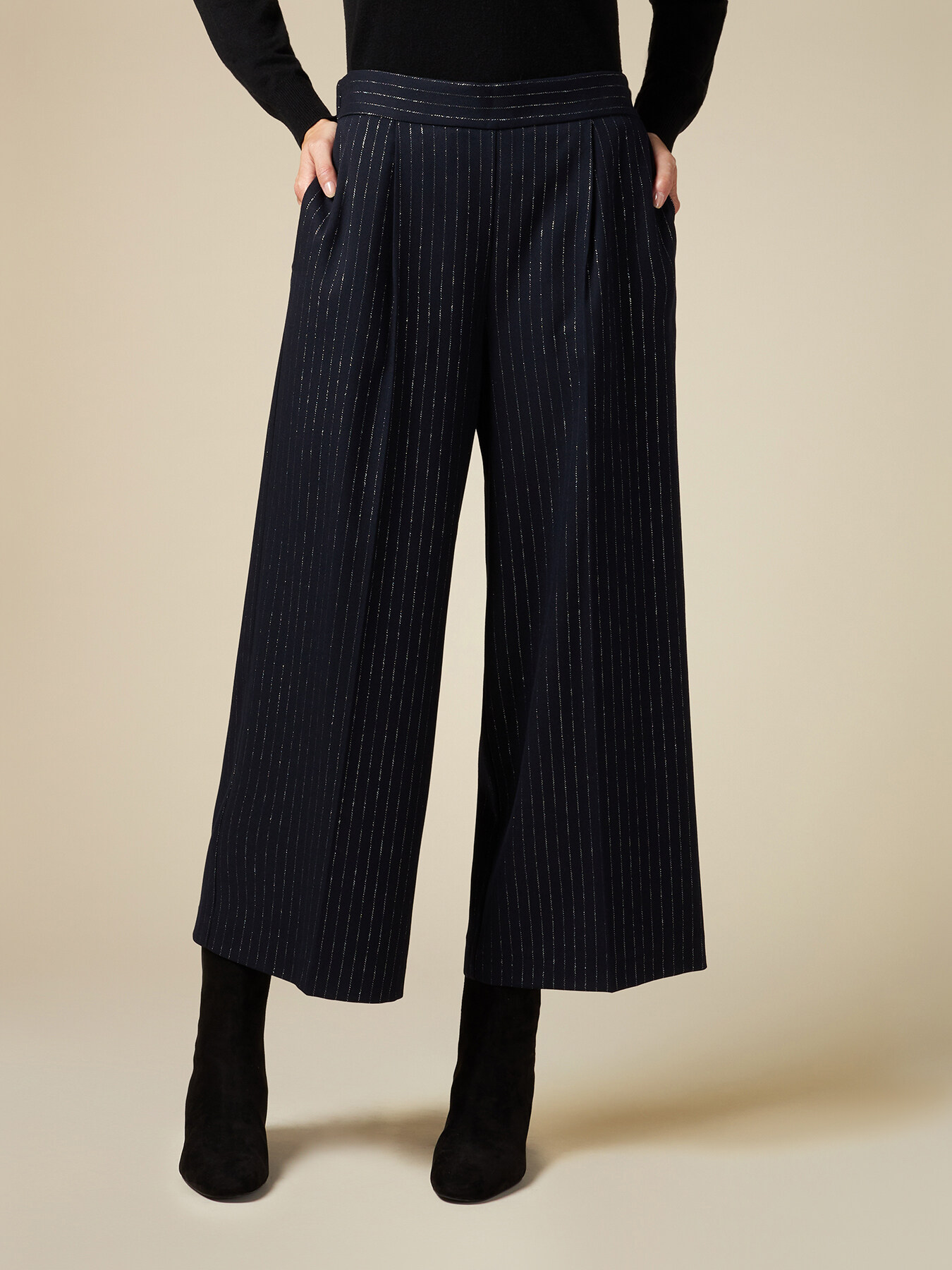 Pantalon cropped &agrave; fines rayures image number 3