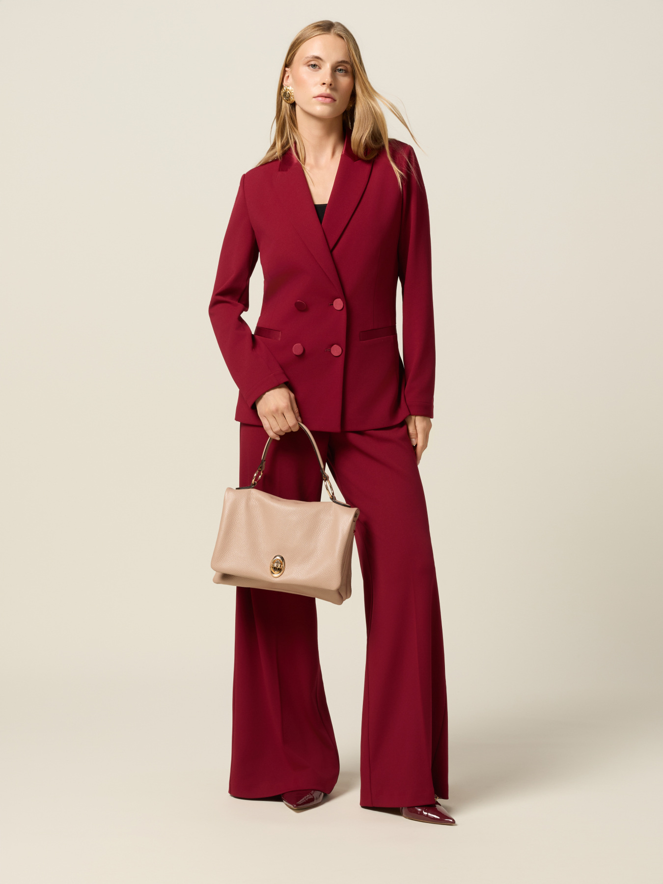 Blazer cruzado con botones forrados image number 3