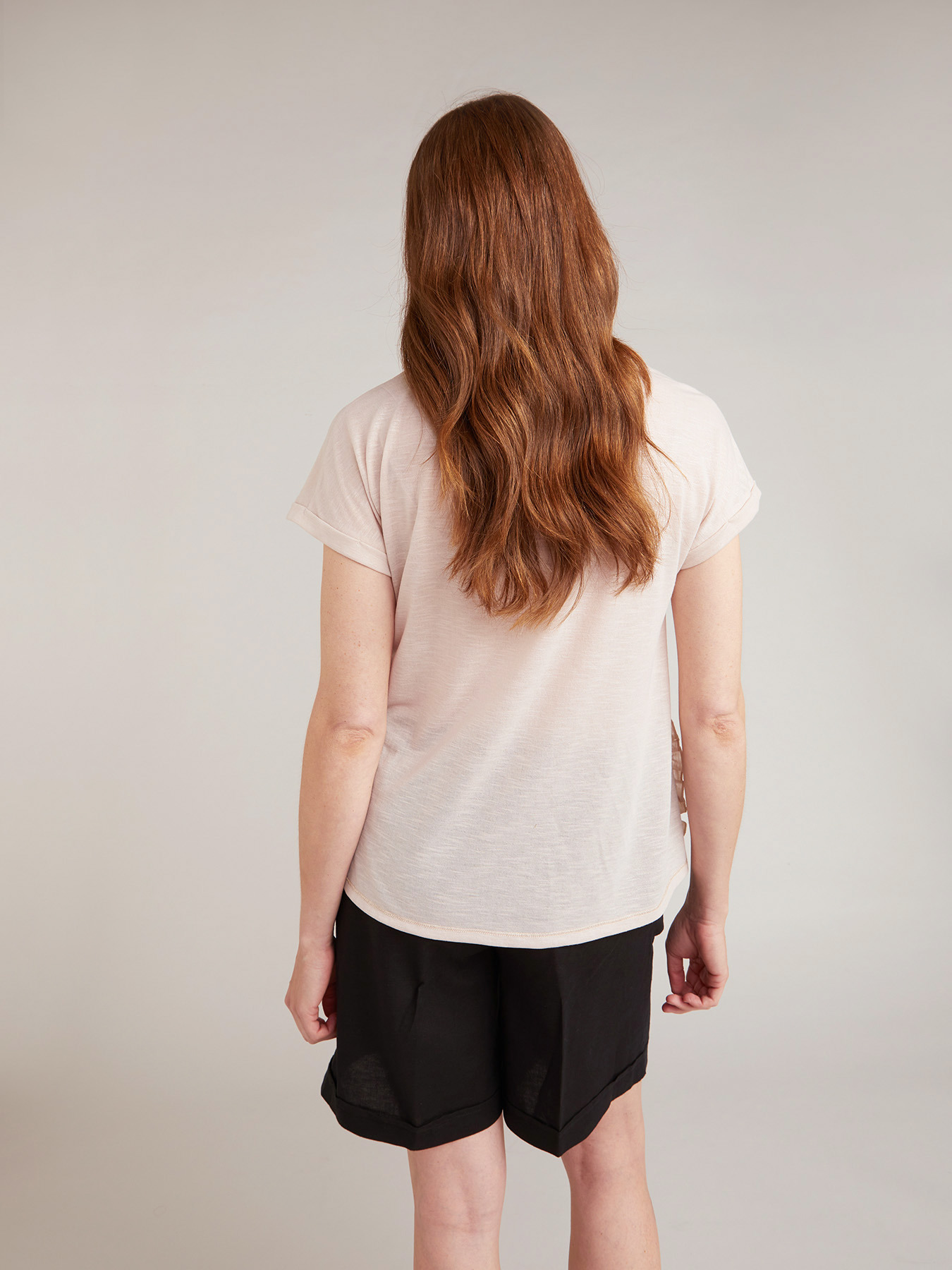 T-shirt laminata con taschino image number 1