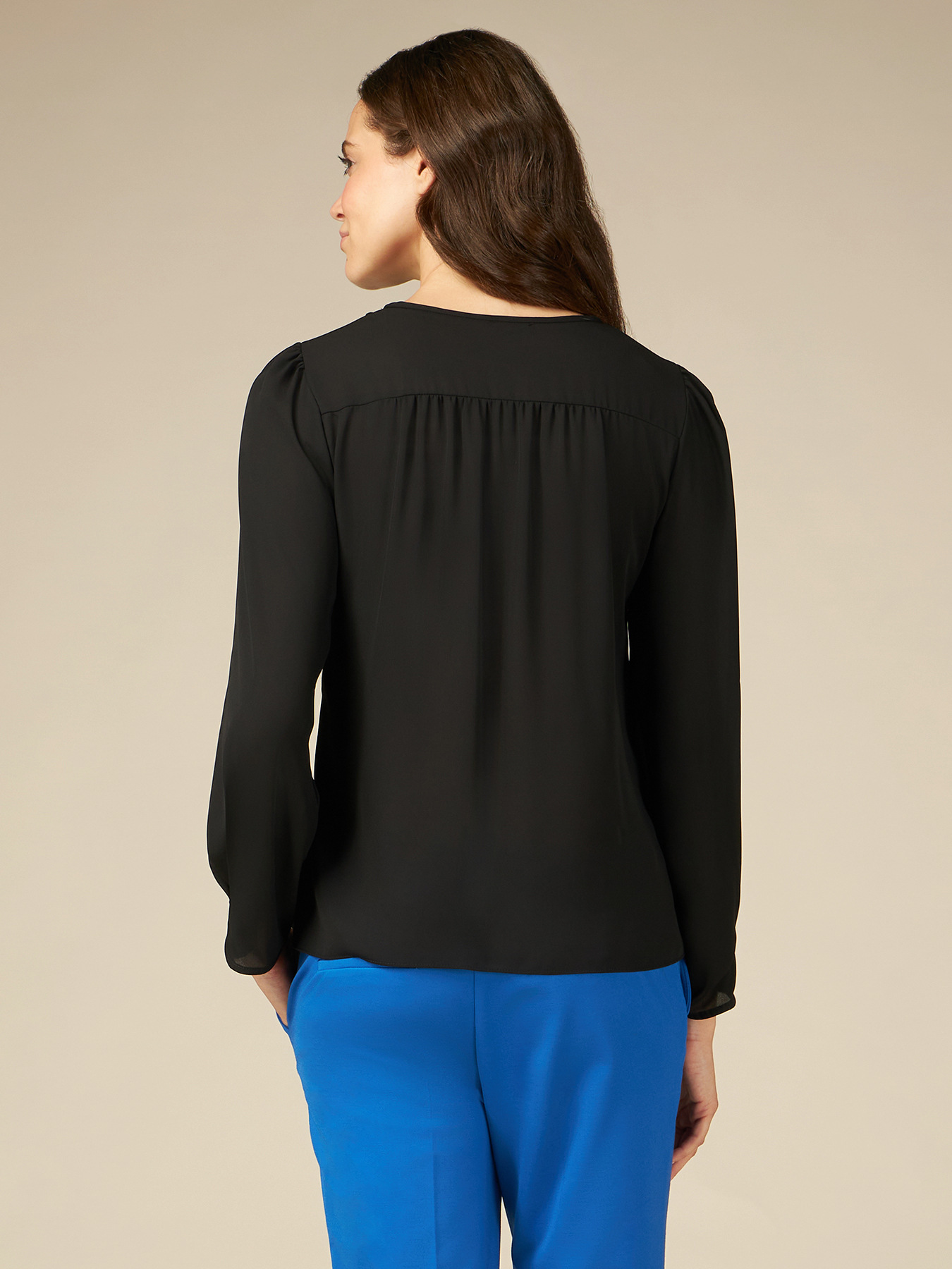 Blouse pliss&eacute;e avec cha&icirc;ne image number 1