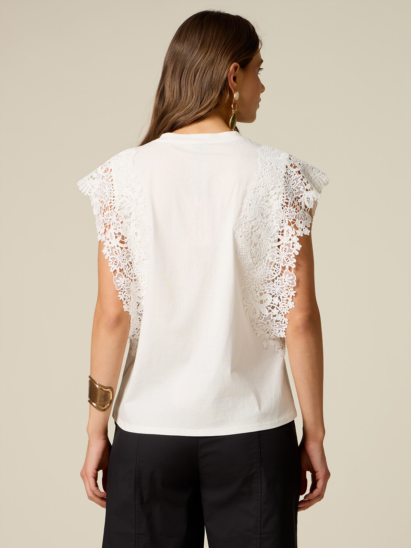 T-Shirt mit V-Ausschnitt und Spitze image number 1