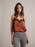 Top lingerie con pizzo in contrasto image number 2