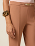 Pantalon flare avec cha&icirc;ne d&eacute;corative image number 2