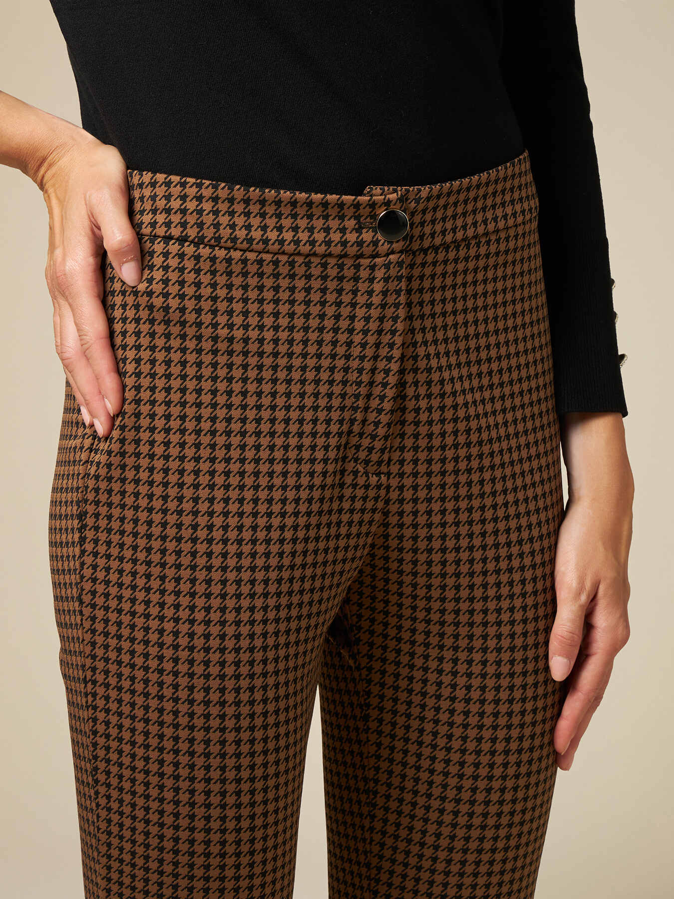 Pantalones chinos de punto milano estampados image number 2