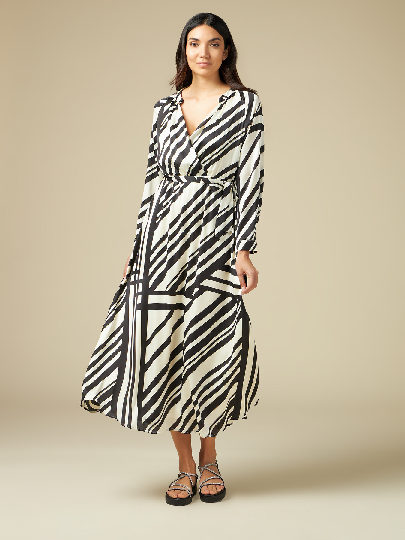 Vestito lungo a fantasia geometrica image number 3