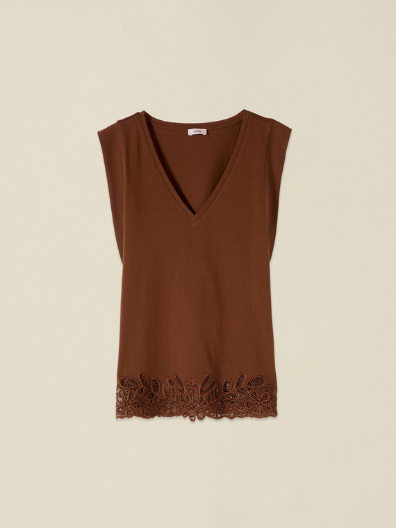 Cotton top with macram&eacute;