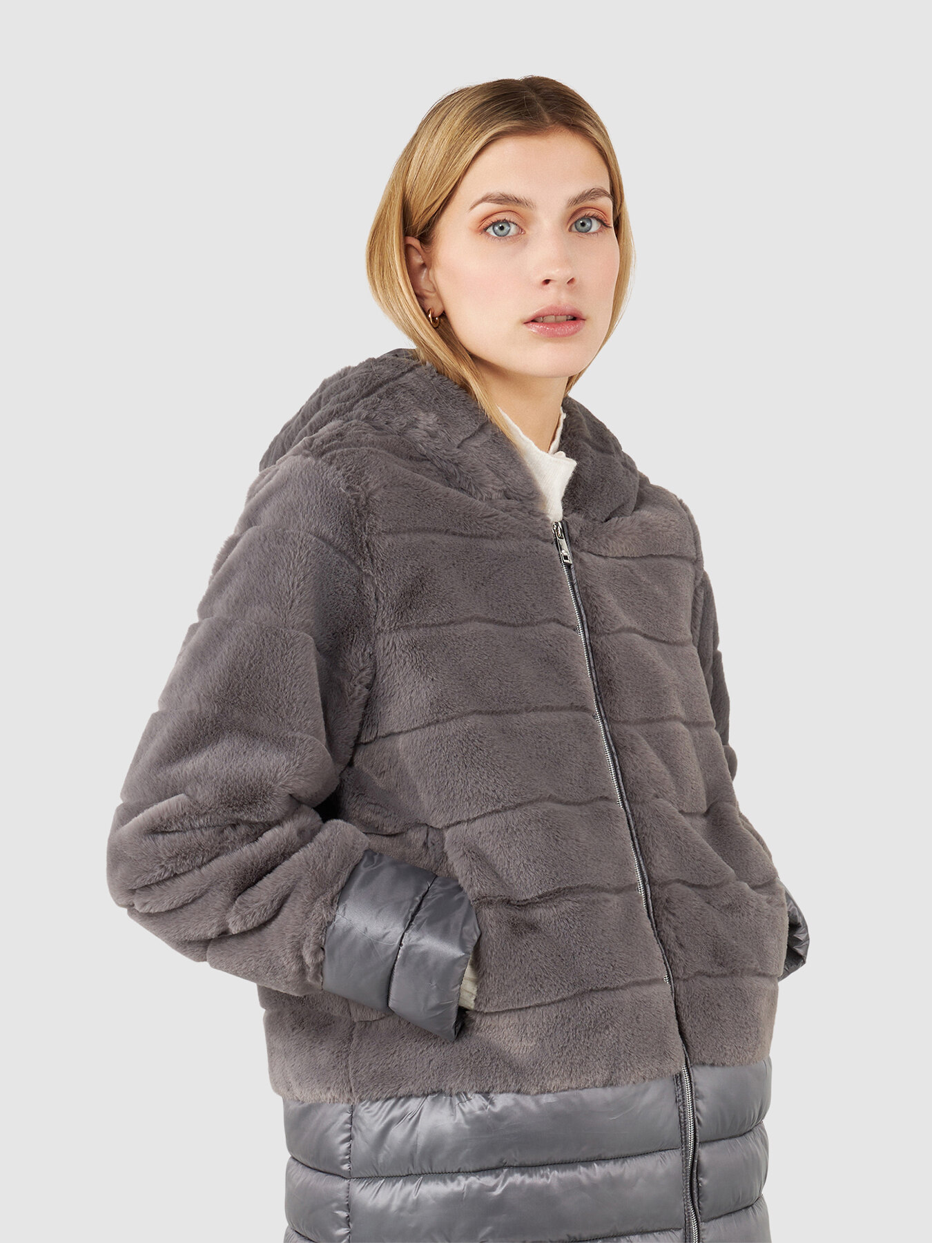 Pelliccia sintetica con parti in nylon image number 2