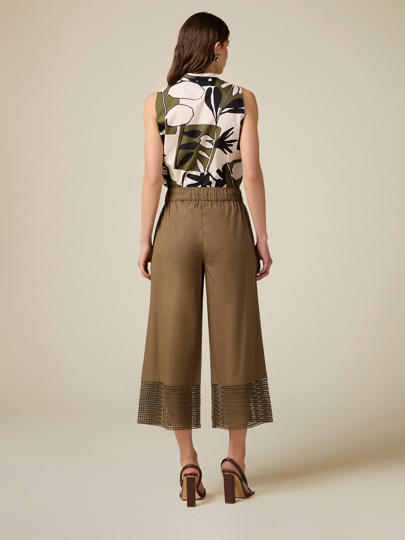 Pantaloni cropped con inserti in macram&eacute; image number 1