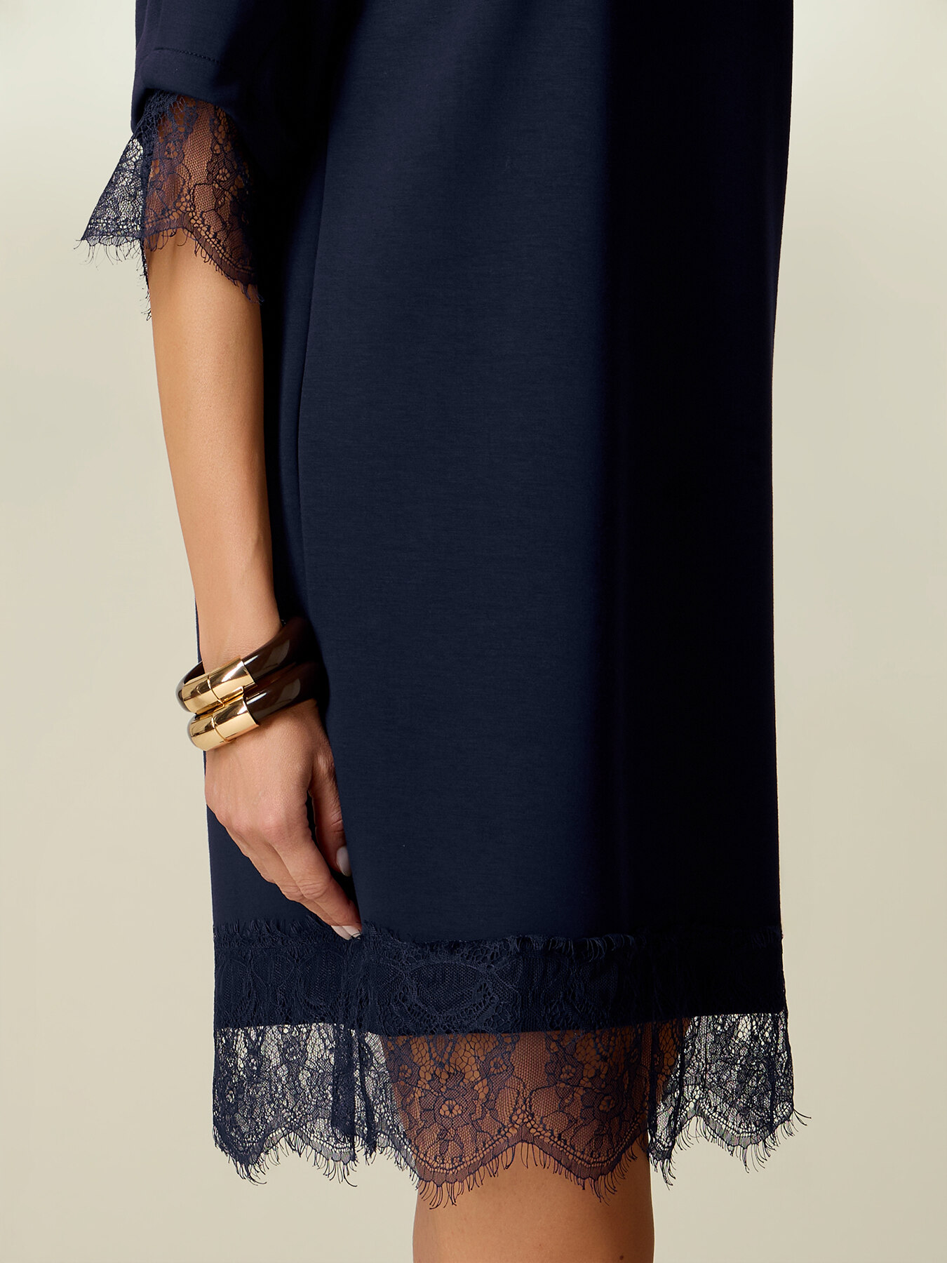 Dress in scuba fabric and lace image number 1