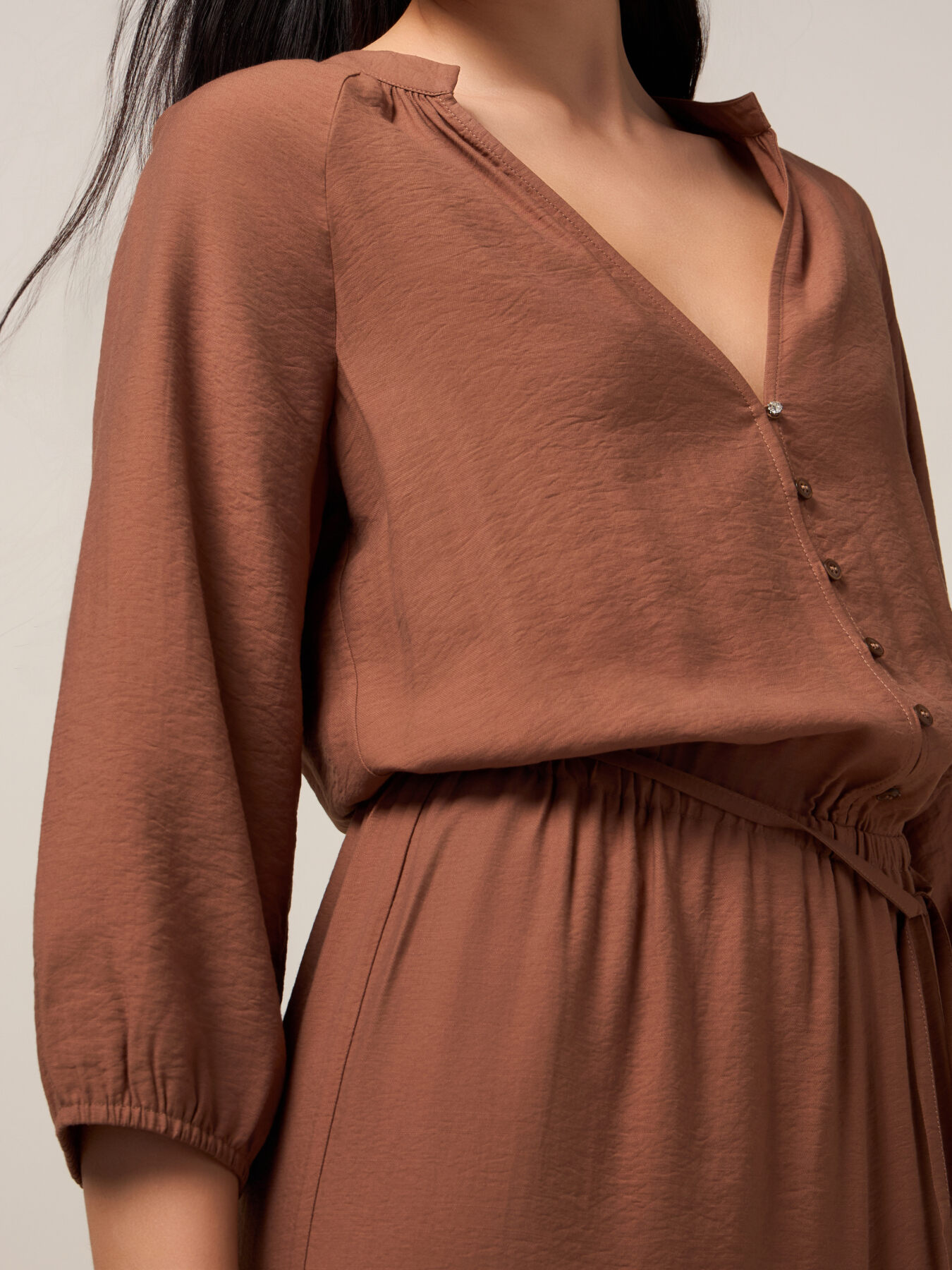 Tuta fluida con scollo a V image number 2