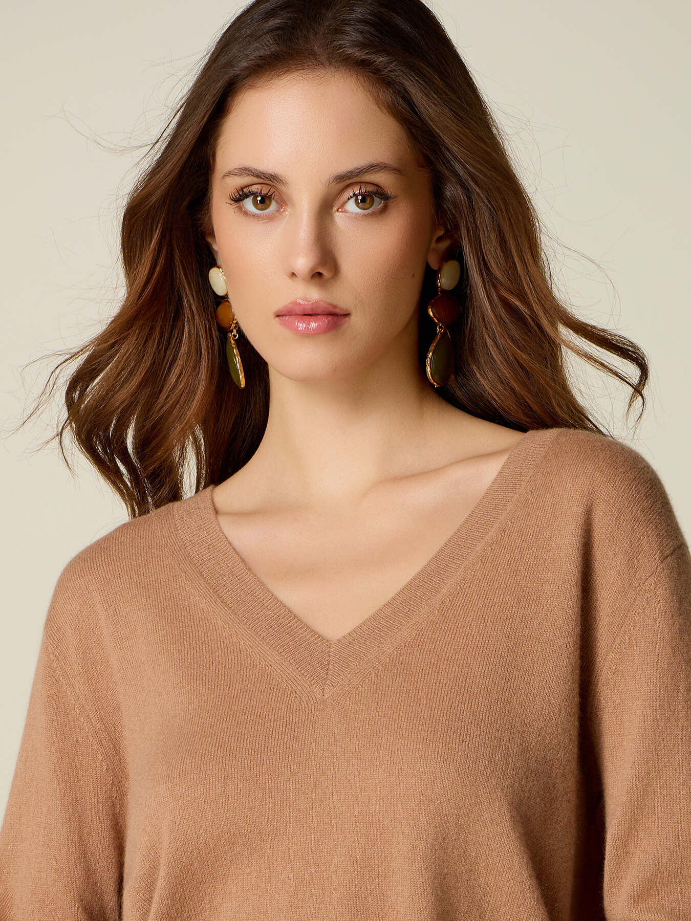 Maglia in cashmere con scollo a V image number 2
