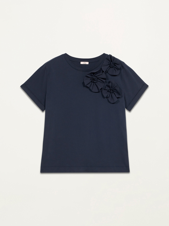 T-shirt with applied flowers