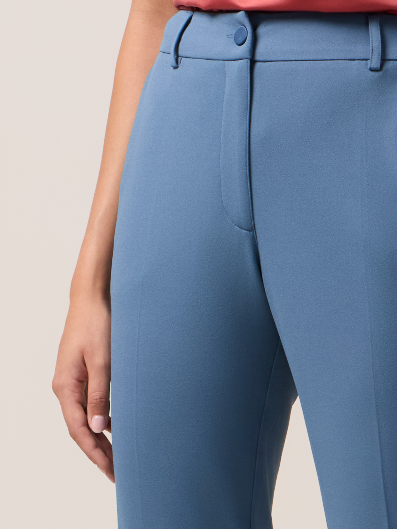 Pantalones cropped de tejido crep&eacute; image number 2
