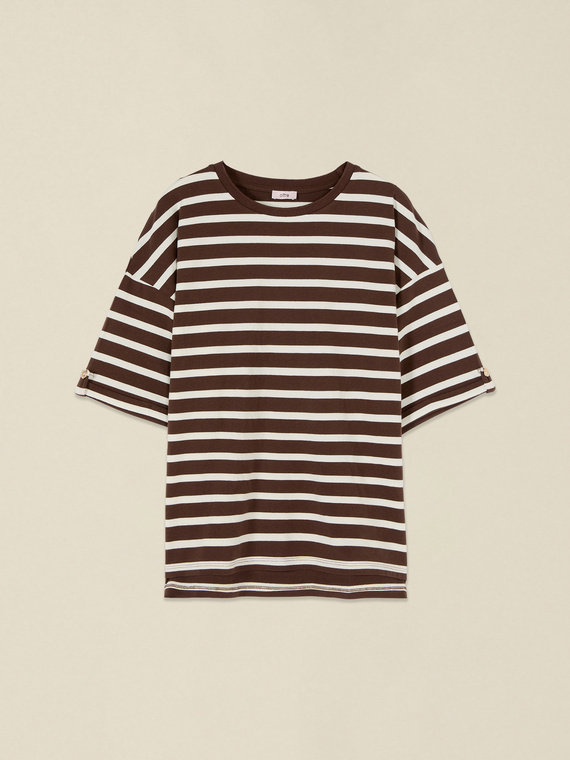 T-shirt over a righe
