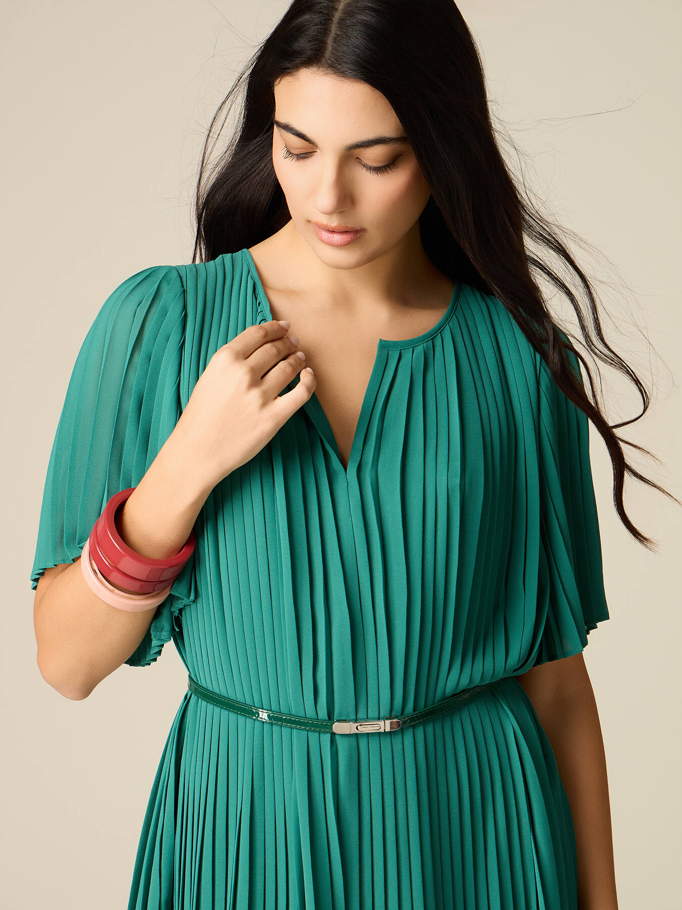 Short dress in pleated georgette image number 2