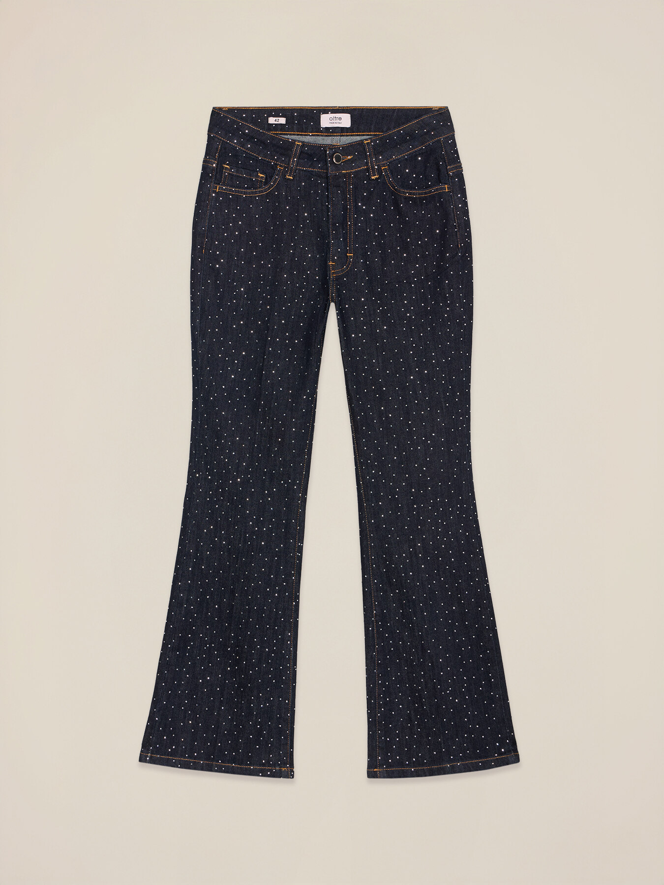 Flare-Jeans mit Kristallen im All-over-Design image number 4